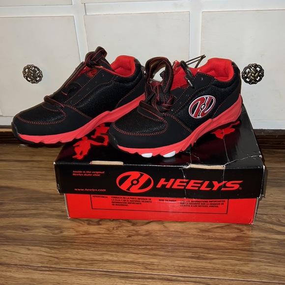 Heelys-Juke Red, white and black modified rolling option tennis shoe-Youth 3 NWT - Picture 9 of 15